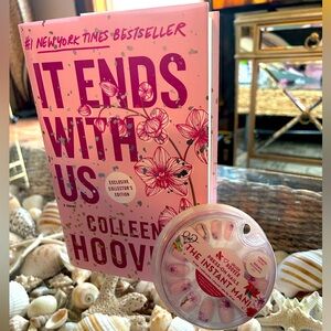 📚💅🏽It Ends With Us by Colleen Hoover with matching nail set